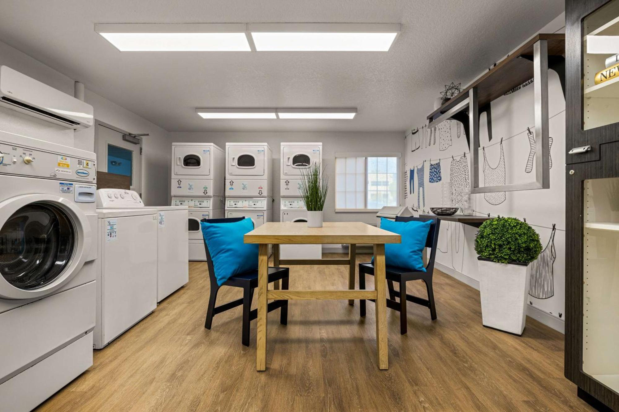Sonesta Simply Suites Irvine East Foothill Lake Forest Bagian luar foto