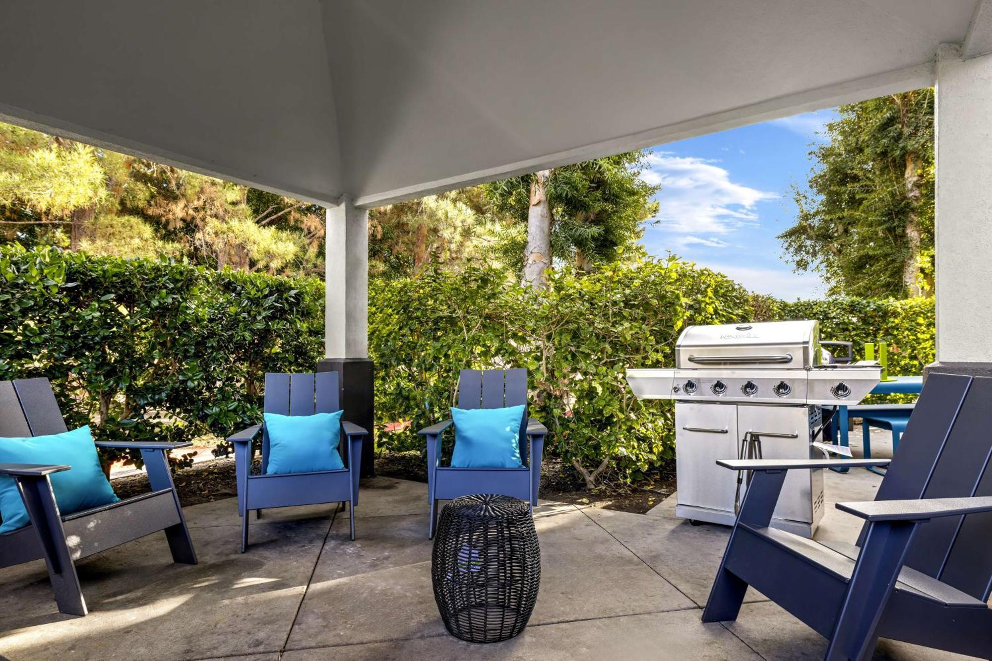 Sonesta Simply Suites Irvine East Foothill Lake Forest Bagian luar foto