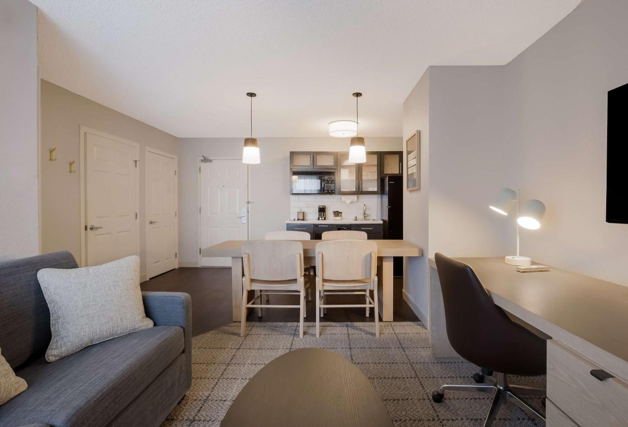 Sonesta Simply Suites Irvine East Foothill Lake Forest Bagian luar foto